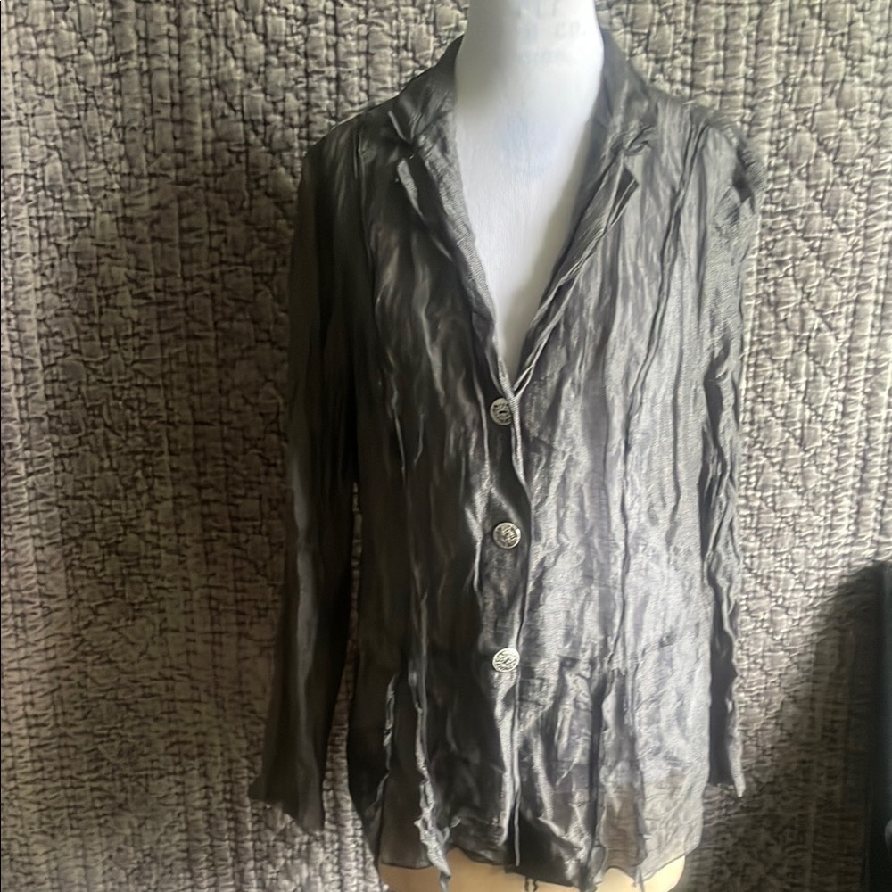 Gray Crinkled Blazer with Shimmery Texture
